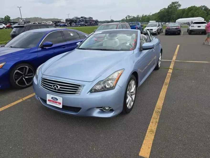 2011 Infiniti G37 Convertible photo 1