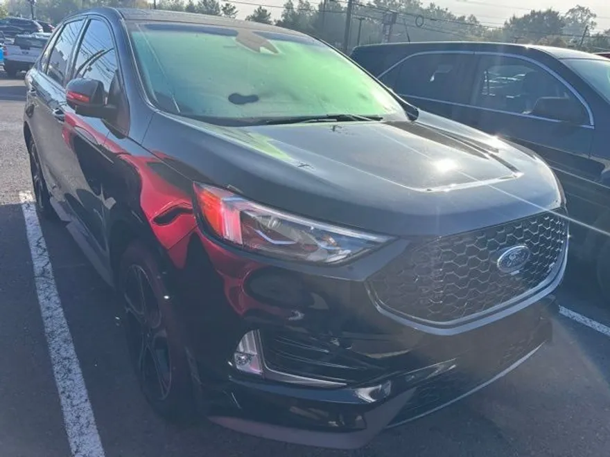 2019 Ford Edge ST photo 1