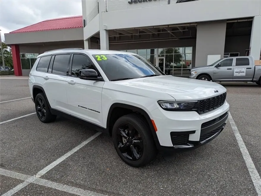 2023 Jeep Grand Cherokee Altitude photo 1