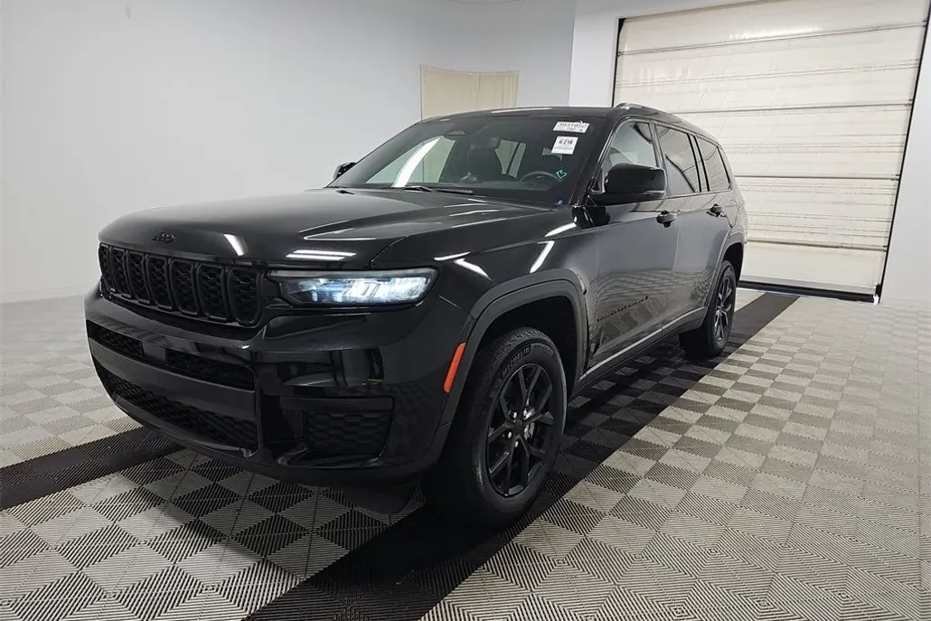 2024 Jeep Grand Cherokee Altitude photo 1