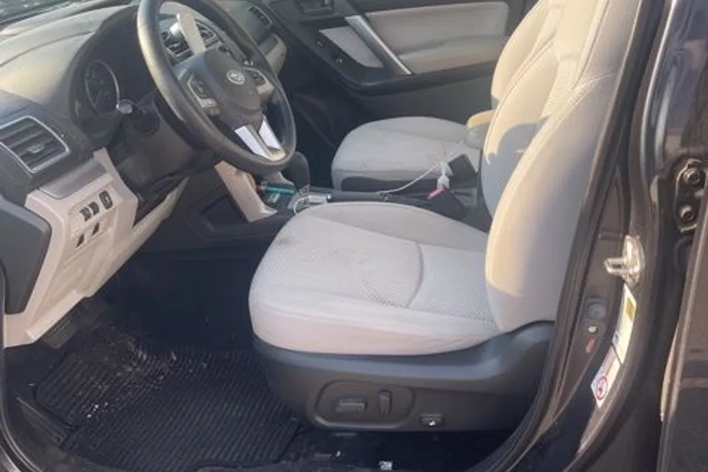 2017 Subaru Forester 2.5i Premium photo 1