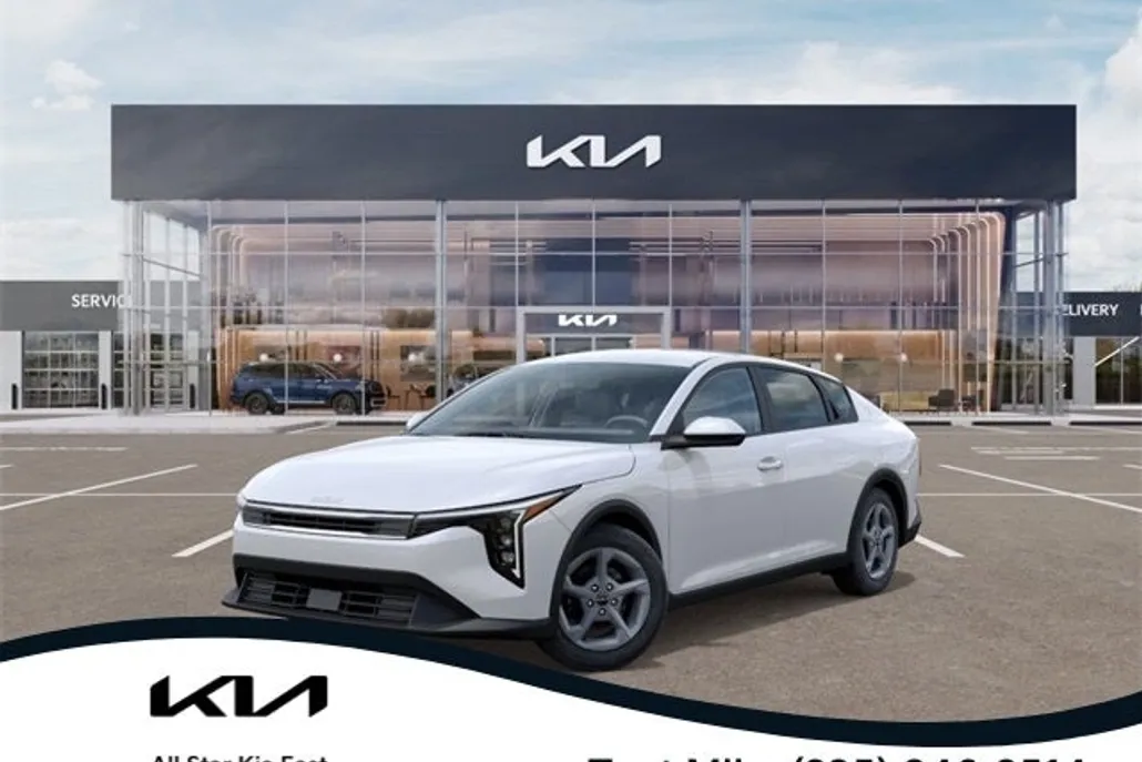 2025 Kia K4 LXS photo 1