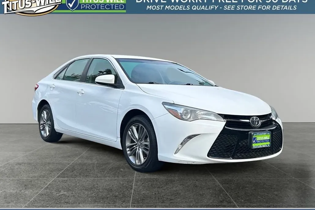 2016 Toyota Camry XLE photo 1
