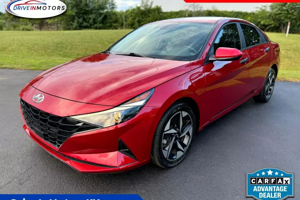 2023 Hyundai Elantra SEL photo 1