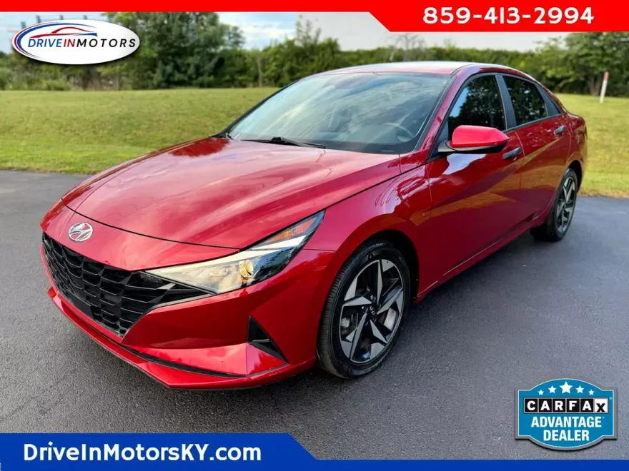 2023 Hyundai Elantra SEL photo 1