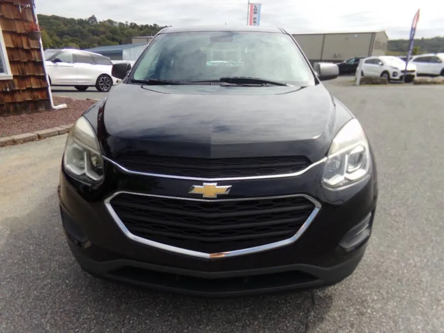 2017 Chevrolet Equinox LS photo 1