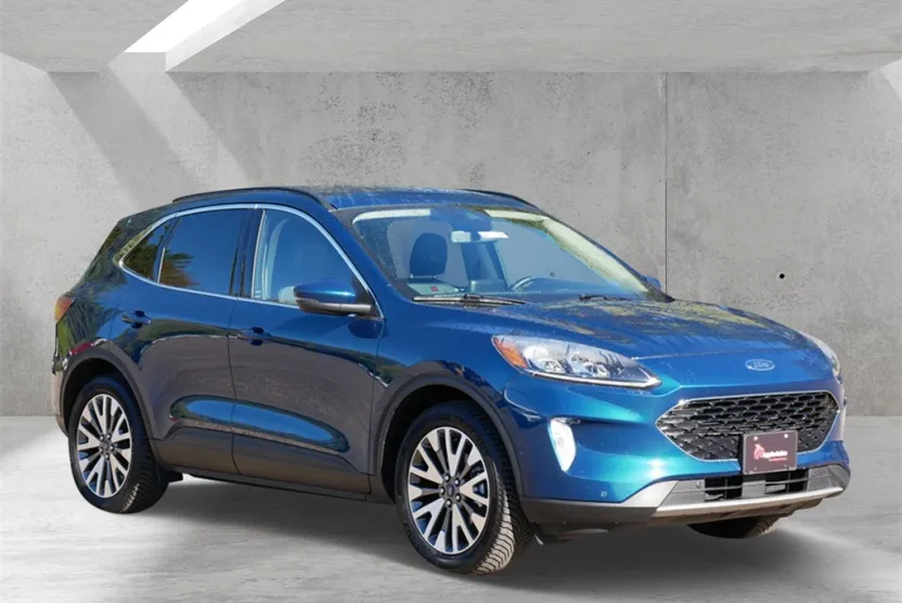 2020 Ford Escape Titanium Hybrid photo 1
