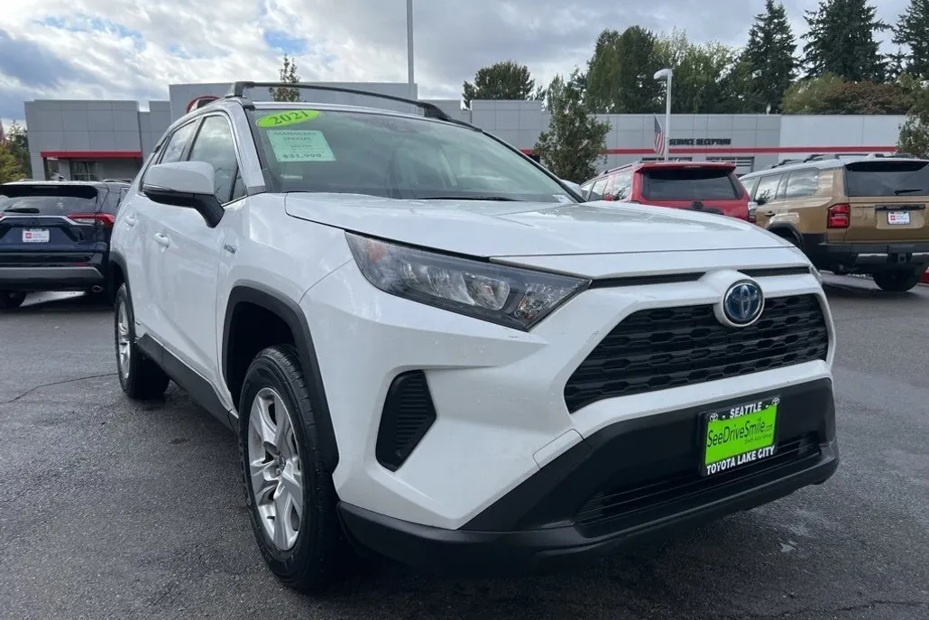 2021 Toyota RAV4 Hybrid LE photo 1