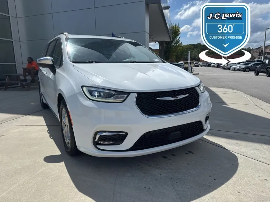 2023 Chrysler Pacifica Limited photo 1