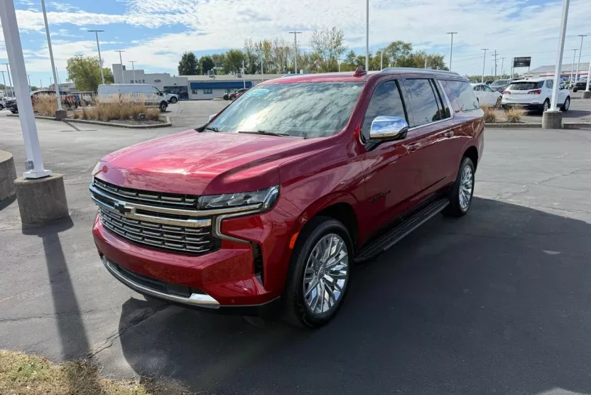 2023 Chevrolet Suburban Premier photo 1
