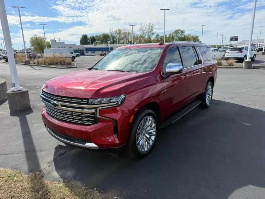 2023 Chevrolet Suburban Premier photo 1