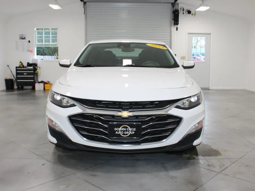 2023 Chevrolet Malibu 1LT photo 1