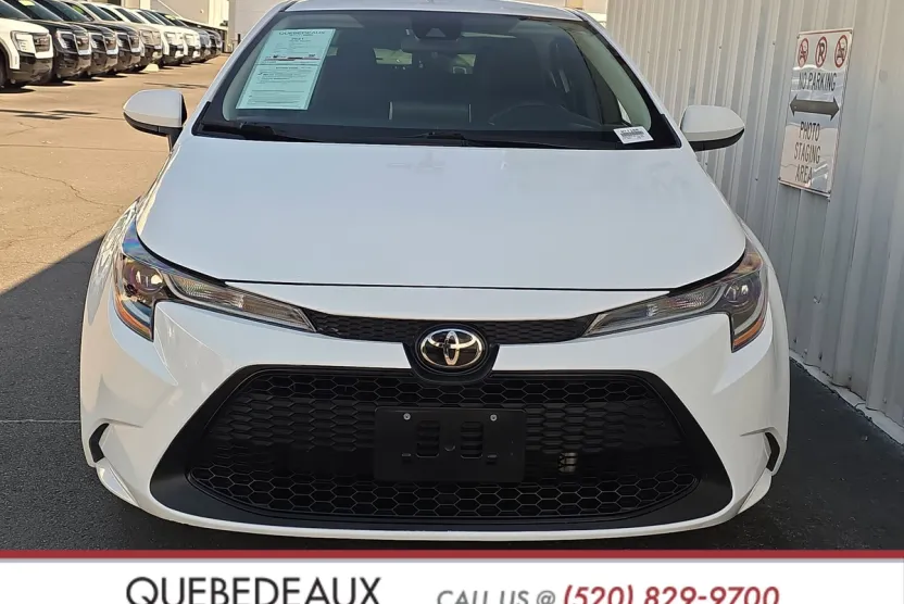 2021 Toyota Corolla LE photo 1