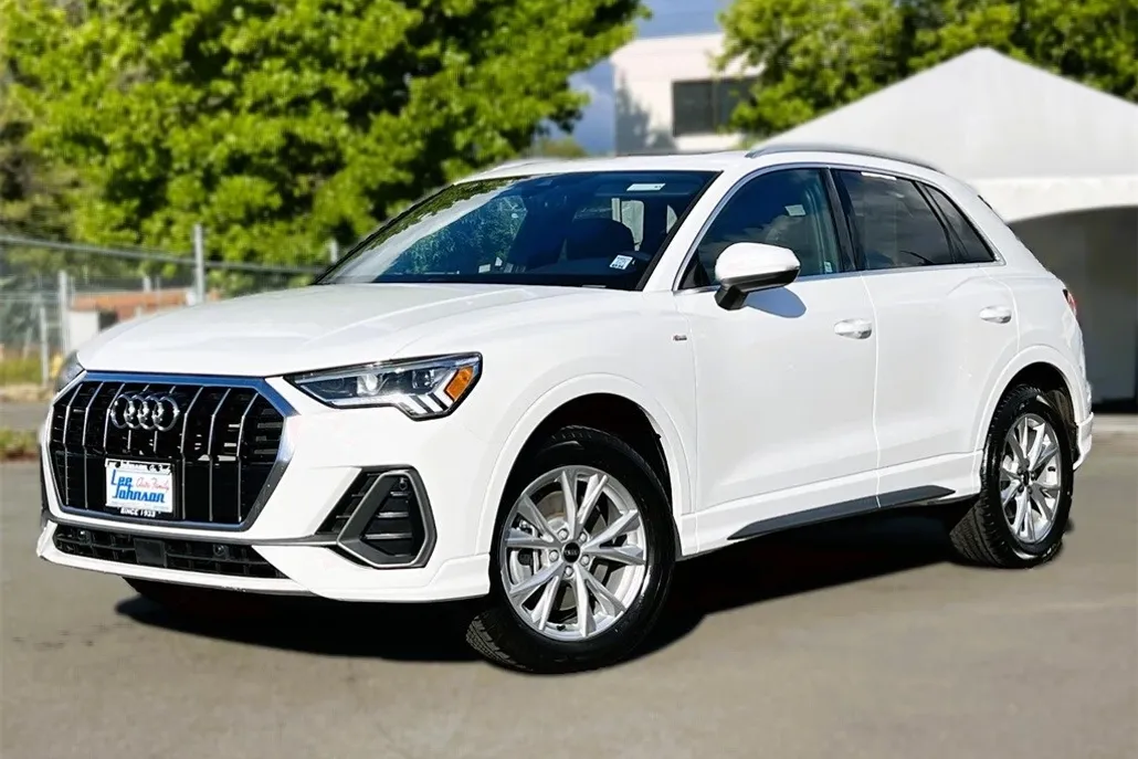 2023 Audi Q3 S line Premium 45 TFSI photo 1