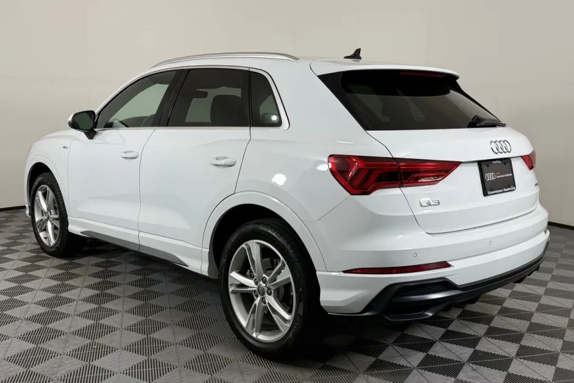 2021 Audi Q3 S line Premium Plus 45 TFSI photo 1