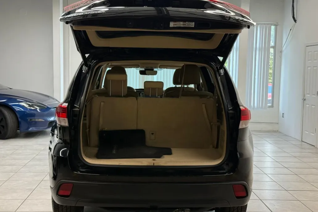 2017 Toyota Highlander XLE Sport photo 1