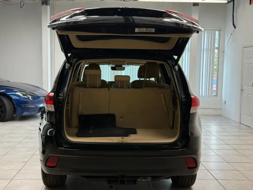 2017 Toyota Highlander XLE Sport photo 1