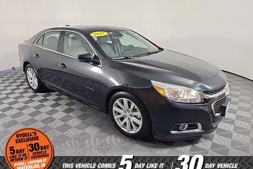 2015 Chevrolet Malibu 2LT photo 1