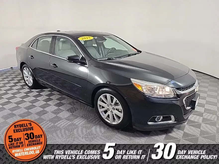 2015 Chevrolet Malibu 2LT photo 1