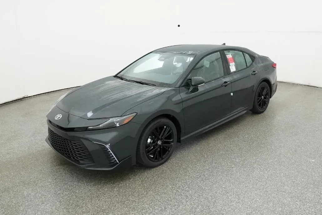 2026 Toyota Camry SE photo 1