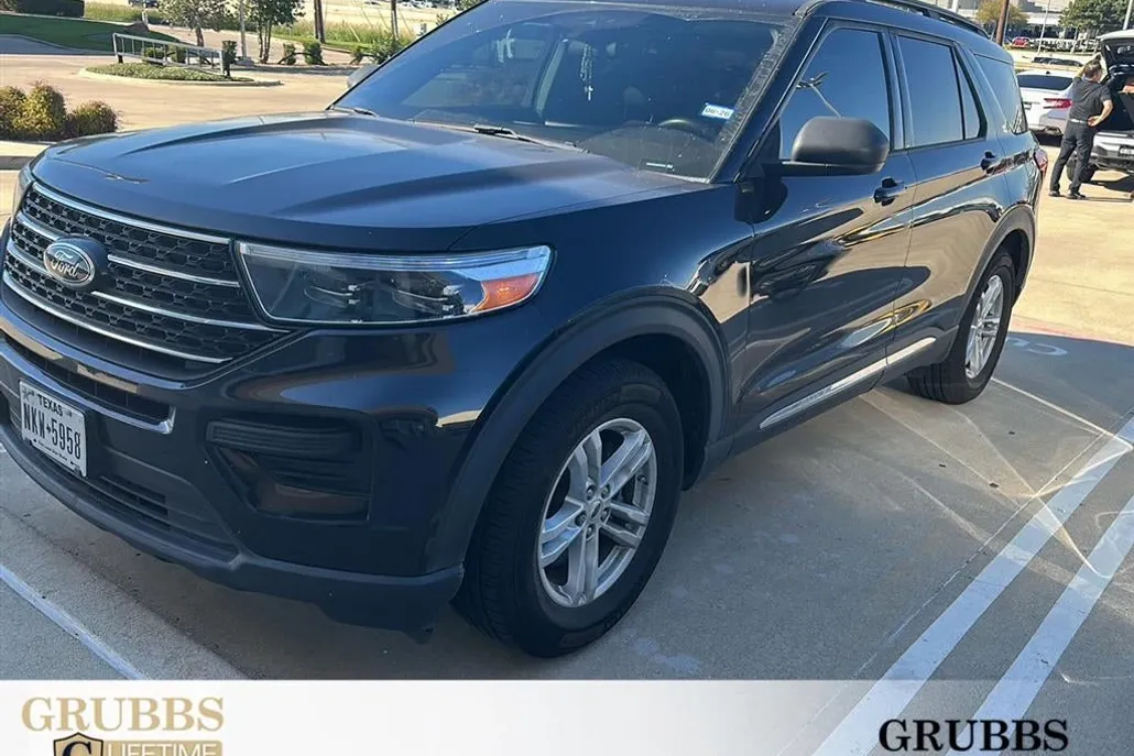 2020 Ford Explorer XLT photo 1
