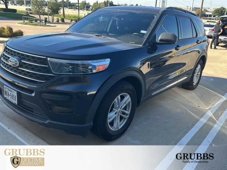 2020 Ford Explorer XLT photo 1