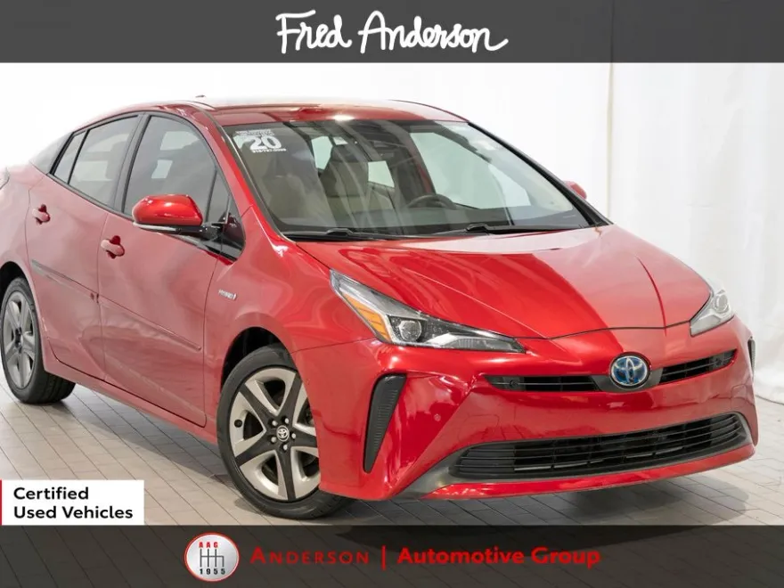 2020 Toyota Prius L photo 1