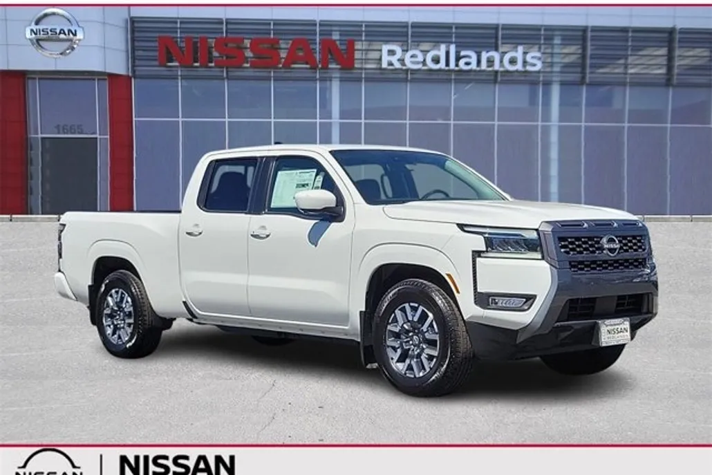 2025 Nissan Frontier SL photo 1