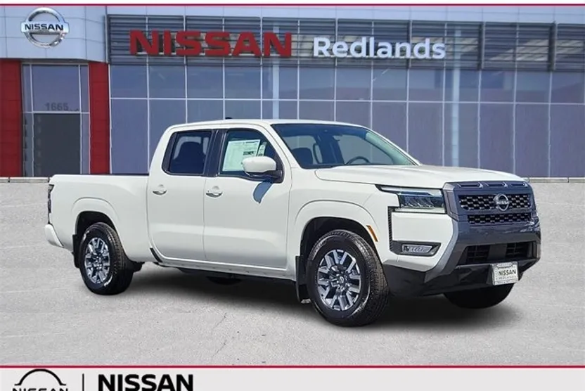 2025 Nissan Frontier SL photo 1