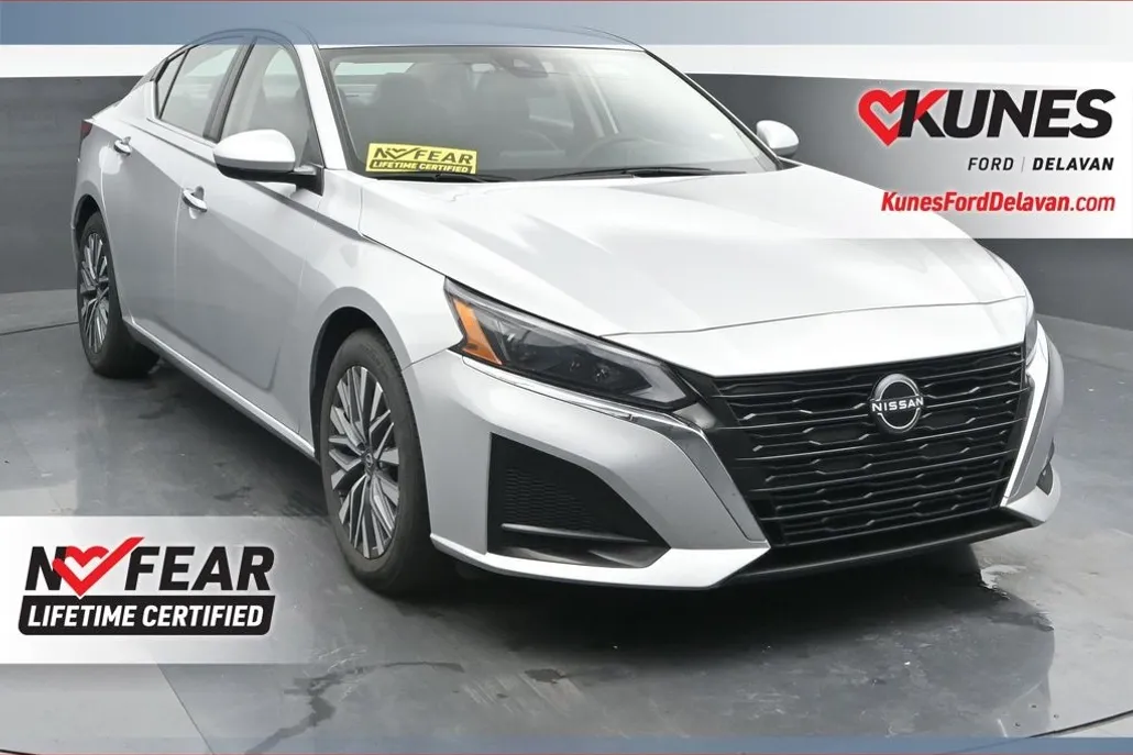 2023 Nissan Altima 2.5 SV photo 1
