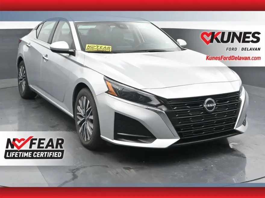 2023 Nissan Altima 2.5 SV photo 1