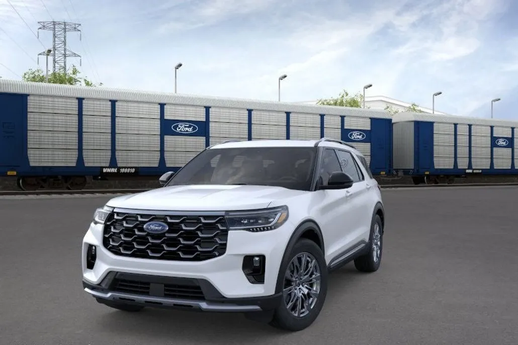2025 Ford Explorer Platinum photo 1