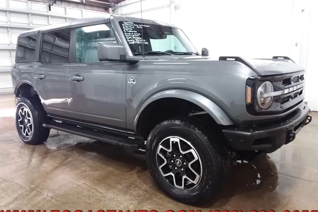 2022 Ford Bronco Base photo 1