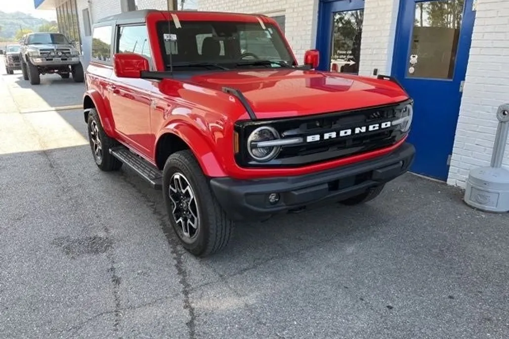 2023 Ford Bronco Outer Banks photo 1