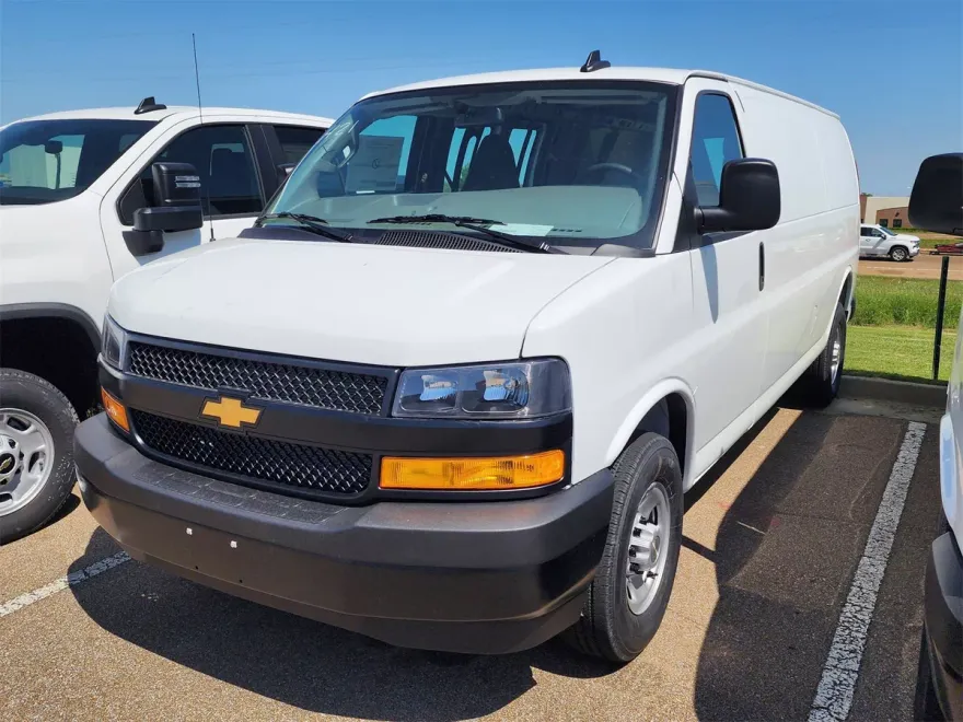 2025 Chevrolet Express Cargo 2500 photo 1