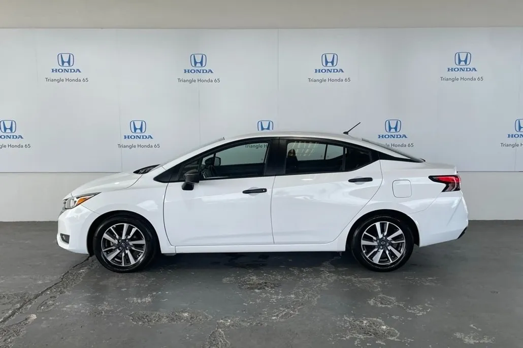 2024 Nissan Versa 1.6 S photo 1