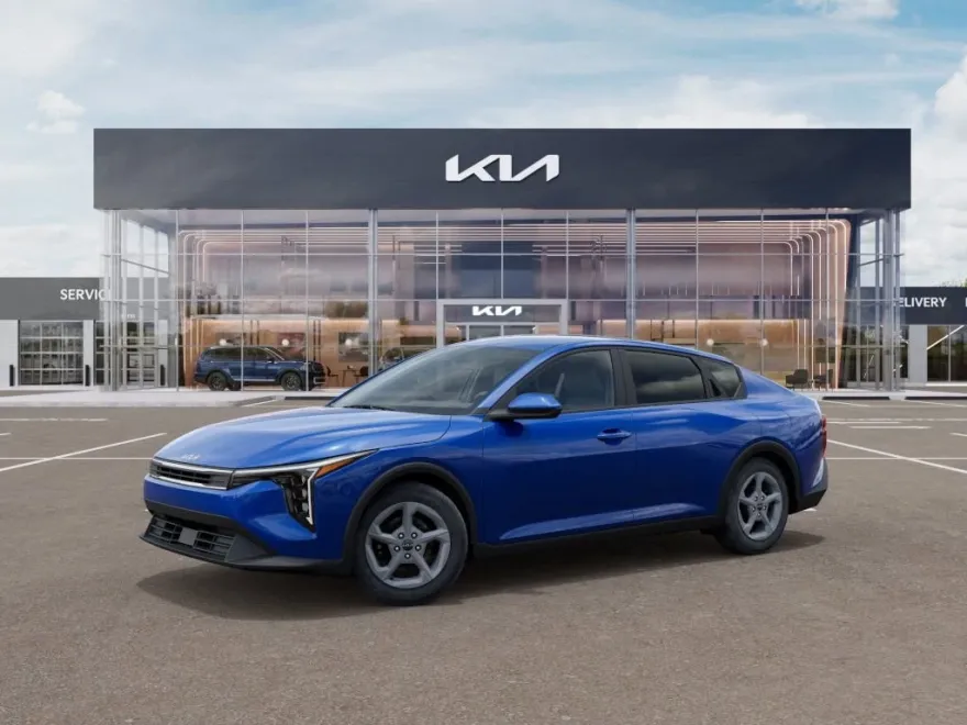 2025 Kia K4 LXS photo 1
