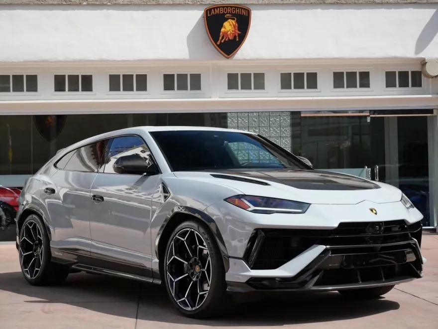 2024 Lamborghini Urus Performante photo 1