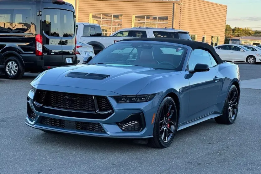 2025 Ford Mustang GT Premium Convertible photo 1