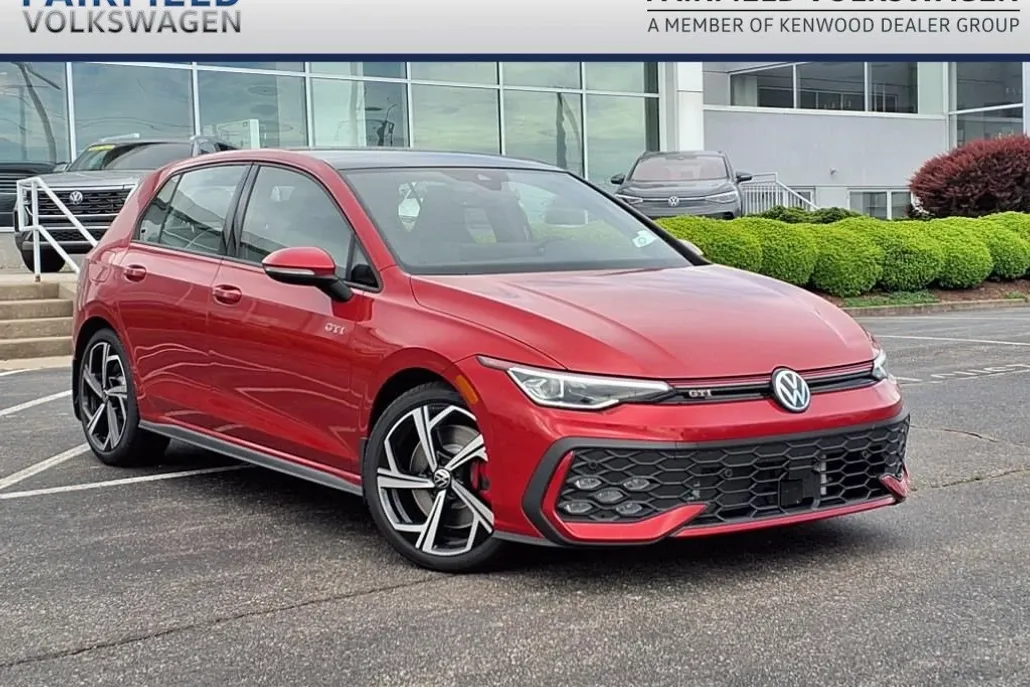 2025 Volkswagen Golf GTI SE photo 1