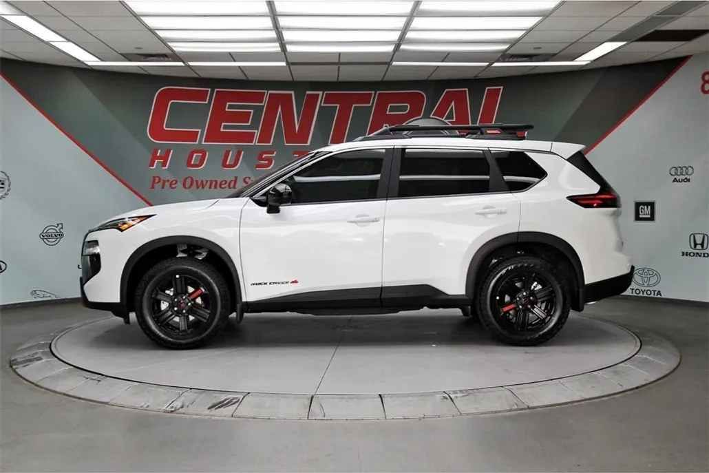 2026 Nissan Rogue SV photo 1