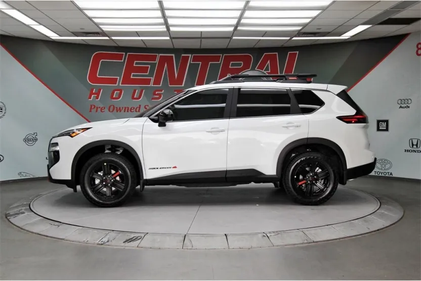 2026 Nissan Rogue SV photo 1
