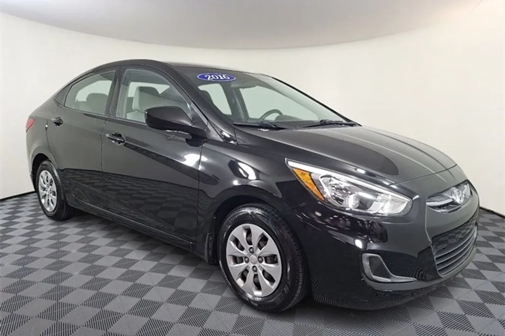 2016 Hyundai Accent SE photo 1