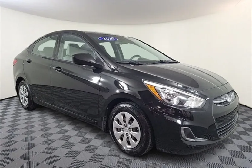 2016 Hyundai Accent SE photo 1