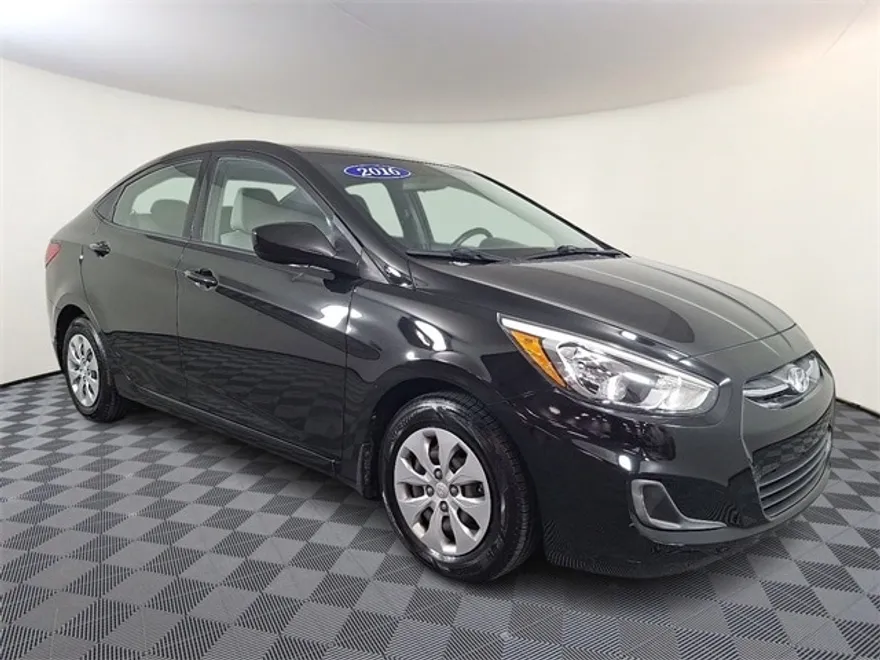 2016 Hyundai Accent SE photo 1