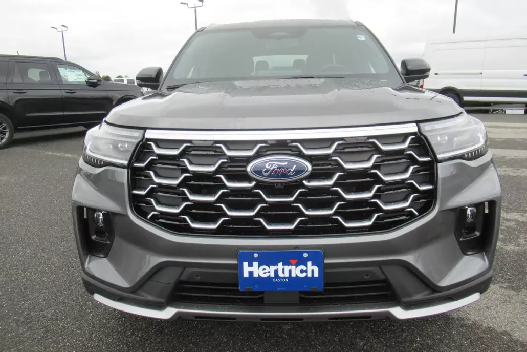 2025 Ford Explorer Platinum photo 1
