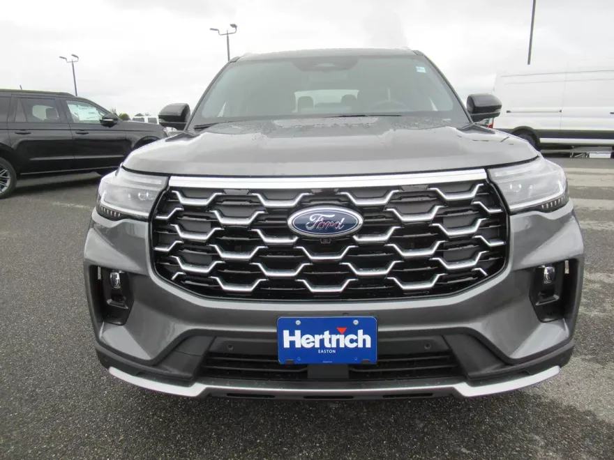 2025 Ford Explorer Platinum photo 1