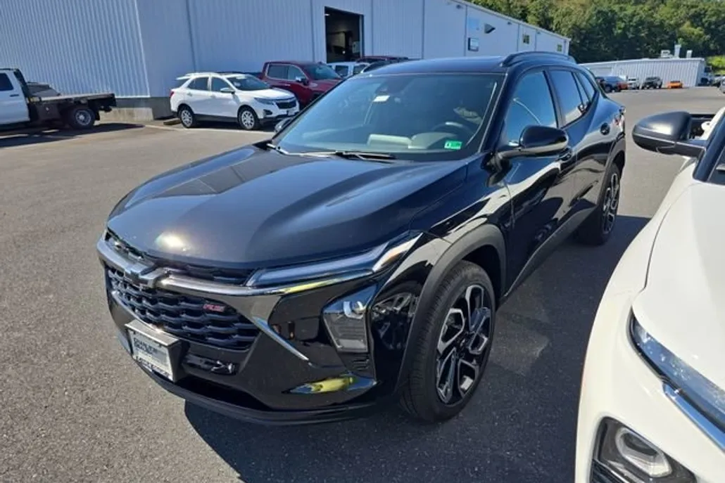 2025 Chevrolet Trax photo 1