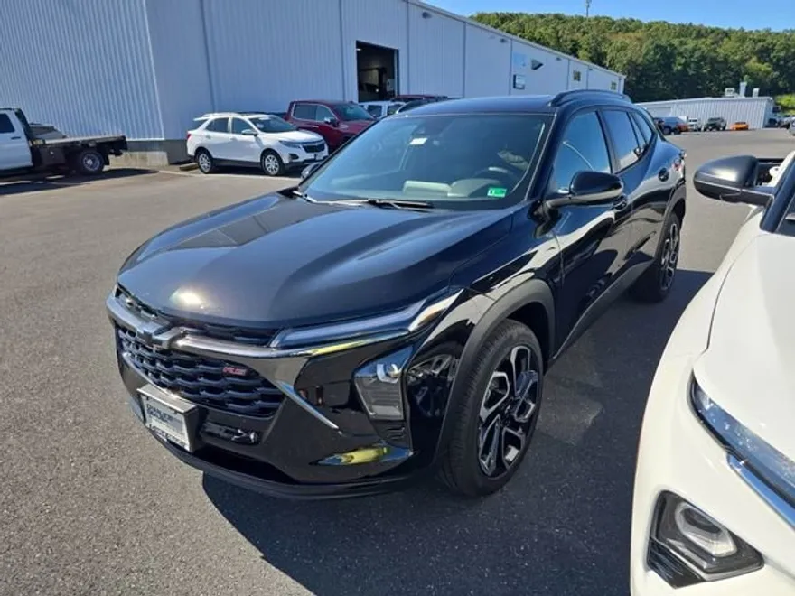 2025 Chevrolet Trax photo 1