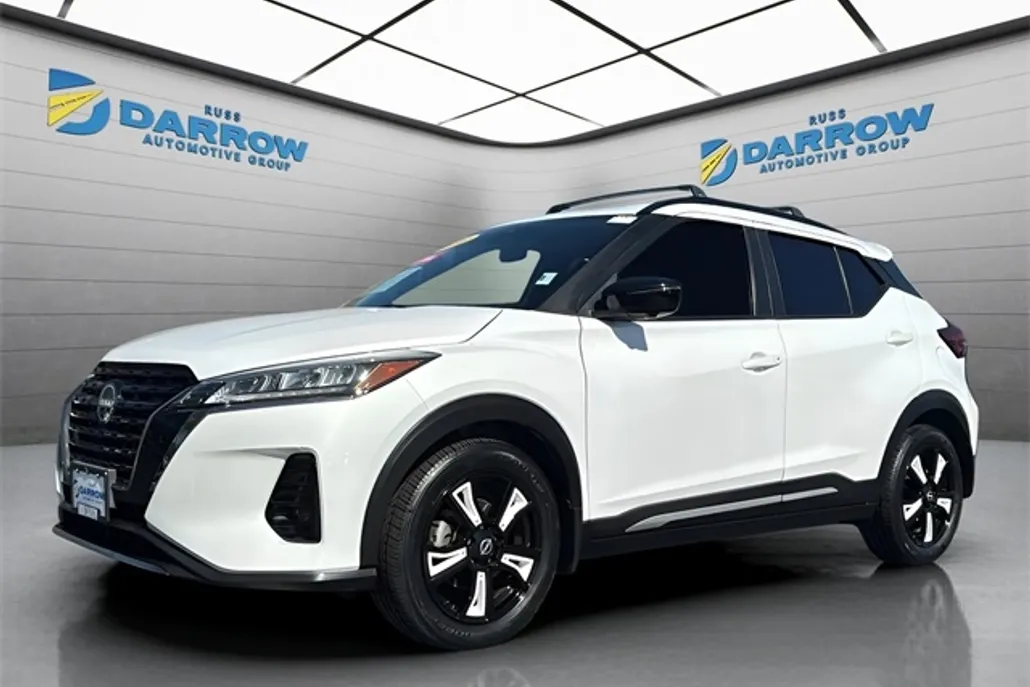 2022 Nissan Kicks SR photo 1